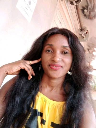 Christelle 31 Jahre Yaoundé Kamerun