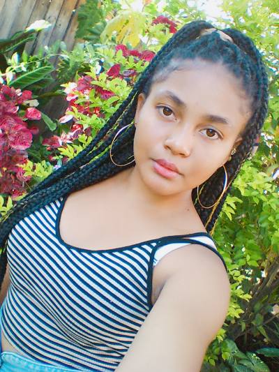Erica 21 Jahre Antananarivo Madagaskar