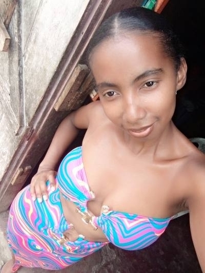 Nirina 27 ans Andapa  Madagascar
