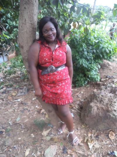 Lina 33 Jahre Yaoundé Kamerun
