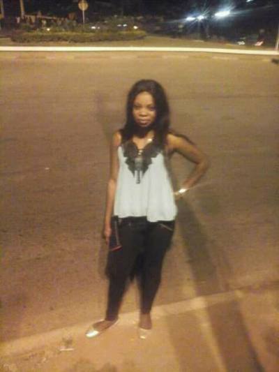 Carine 25 ans Yaounde Cameroun