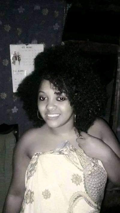Nathalie Site de rencontre femme black France rencontres célibataires 33 ans