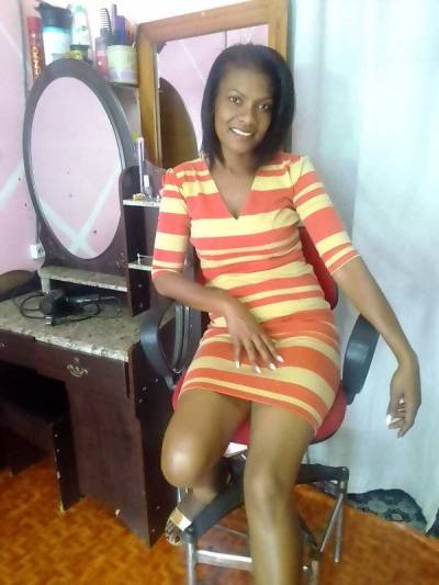 Aurelie Site de rencontre femme black Cameroun rencontres célibataires 27 ans