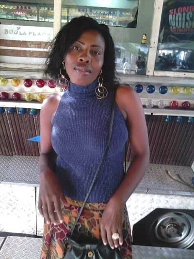 Carole 37 ans Douala Cameroun
