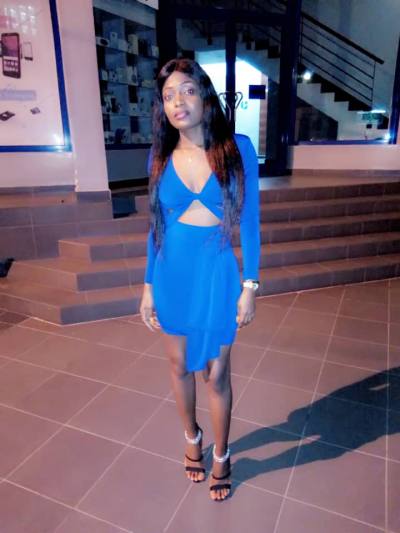 Charlaine 28 ans Bali Cameroun