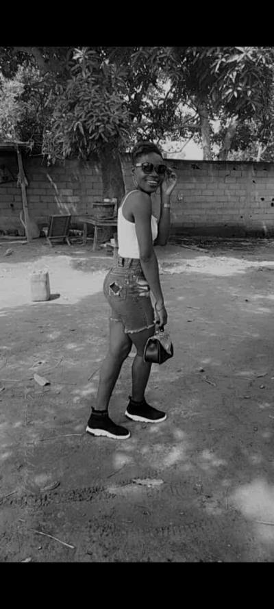 Elodie 31 ans Centre Cameroun