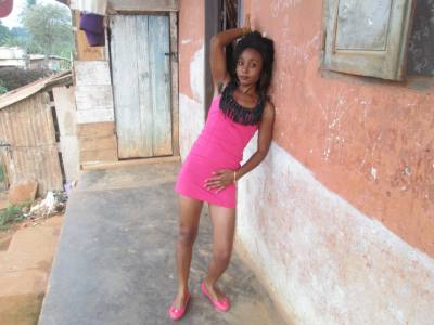 Angeline 32 years Nanga-eboko Cameroon