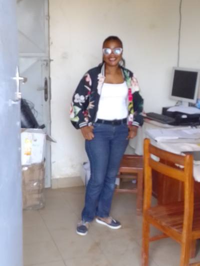 Pascaline 34 Jahre Ebolowa  Kamerun