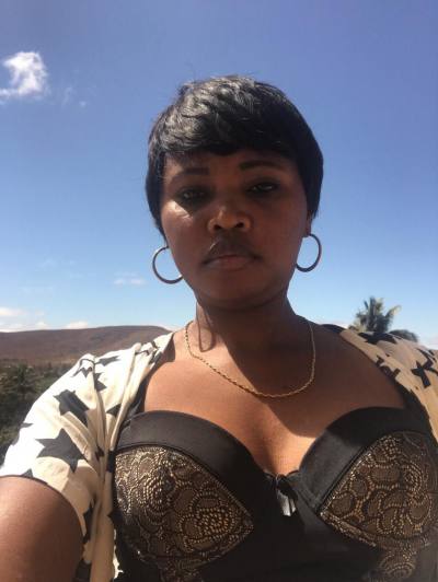 Noellah 33 Jahre Fianarantsoa  Madagaskar