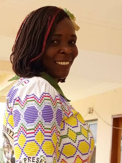 Claire 41 Jahre Yaoundé Kamerun