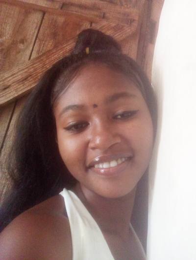 Yvette 19 ans Toamasina  Madagascar