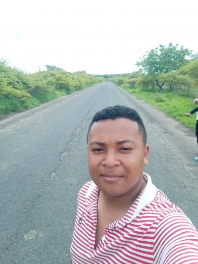 Tolotra 23 ans Antananarivo Madagascar