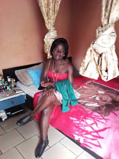 Sandrine Site de rencontre femme black Cameroun rencontres célibataires 37 ans