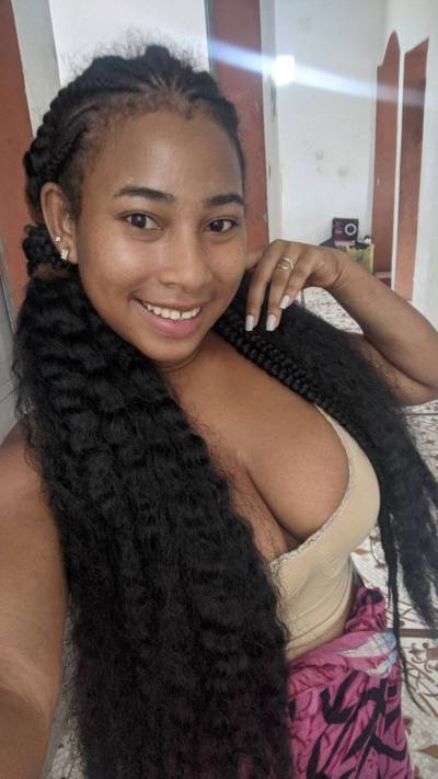 Layanne 25 ans Toamasina Madagascar