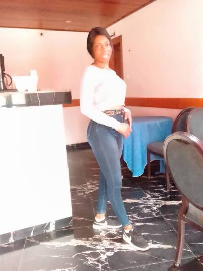 Gaelle 26 ans Yaoundé Vii Cameroun