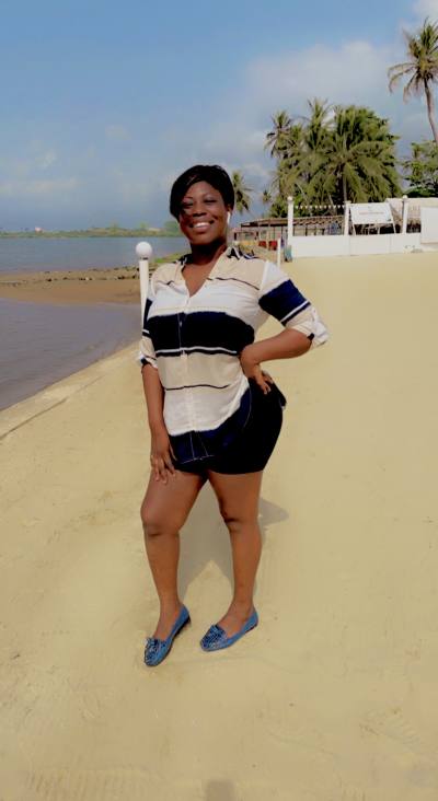 Andrea 26 Jahre Abidjan  Elfenbeinküste