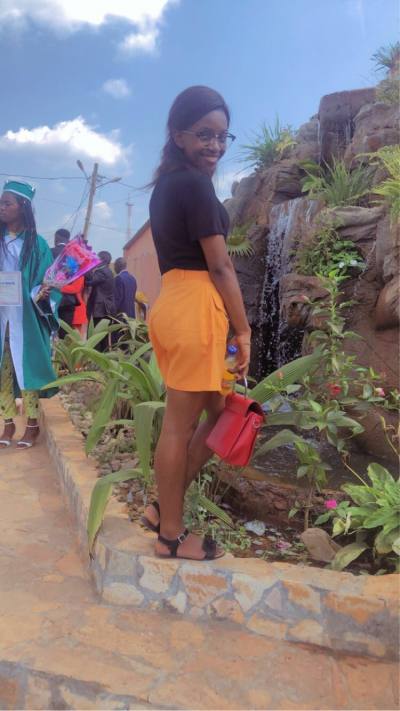 Vicky 27 ans Centre Cameroun