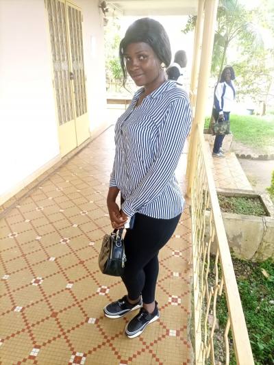 Anita 33 Jahre Yaounde Kamerun