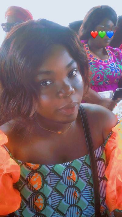 Emma 29 Jahre Abidjan  Elfenbeinküste