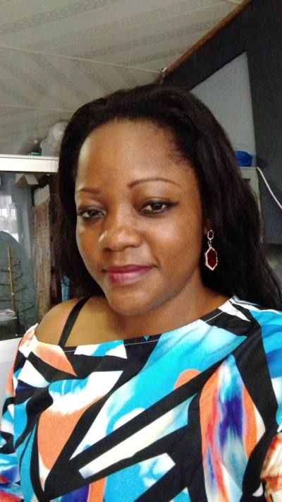 Marthe 34 Jahre Yaoundé  Kamerun