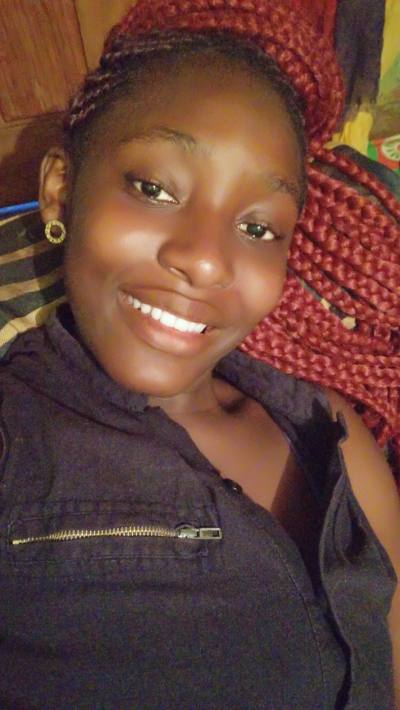 Clarisse 21 years Yaoundé 4 Cameroon