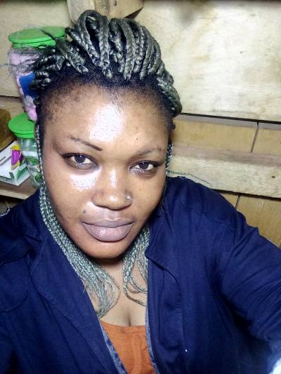 Julienne 38 Jahre Yaoundé Kamerun
