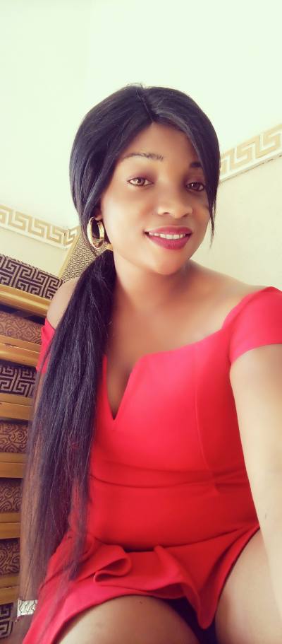 Ivana 26 ans Nfoundi Cameroun