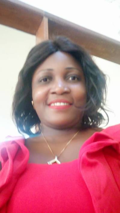 Agathe 39 Jahre Douala Kamerun