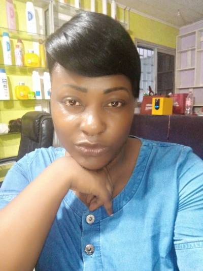Marcella 36 Jahre Douala Kamerun