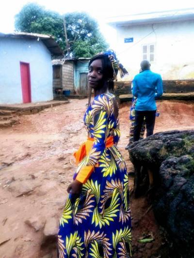 Esthelle 26 ans Yaoundé Cameroun