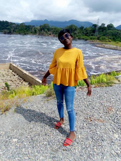 Christelle  36 ans Centre  Cameroun