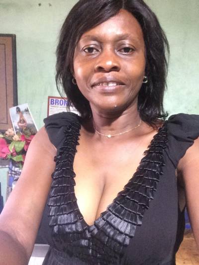 Charlotte 46 Jahre Yaounde Kamerun