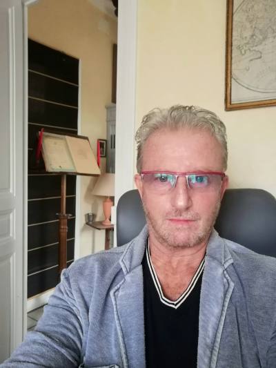 Roland 59 ans Nevers France