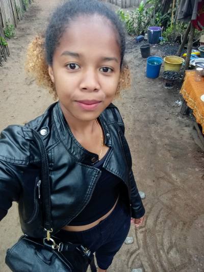 Elodie 26 ans Manakara Madagascar