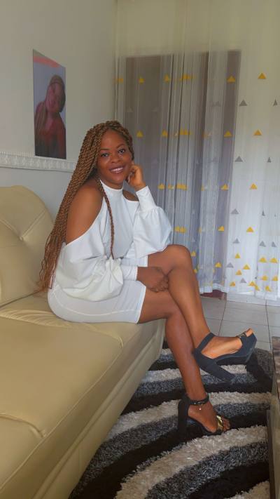 Marie 23 Jahre Yaounde 4 Kamerun