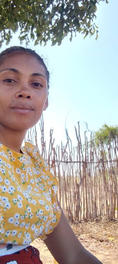 Mia 33 Jahre  Madagaskar