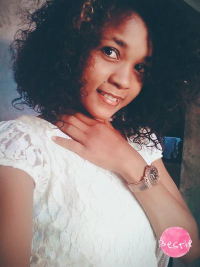 Sylvie 24 years Sambava Madagascar