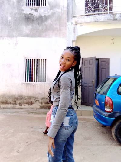 Jeanisse 19 ans Yaoundé  Cameroun