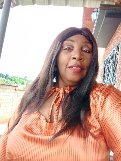 Francoise 60 ans 1208 France