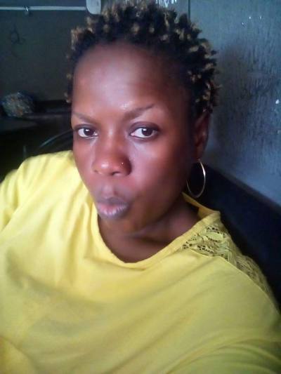 Anne  34 ans Yaoundé Cameroun