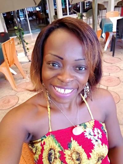 Francine 37 years Yaoundé Cameroun