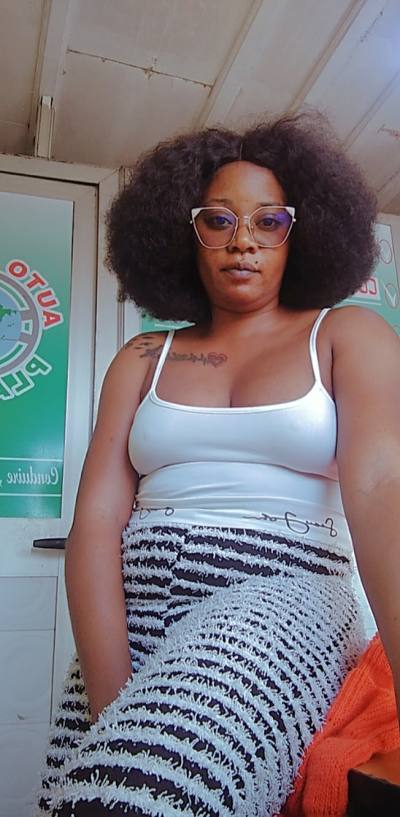 Laetitia 28 ans Yaoundé  Cameroun