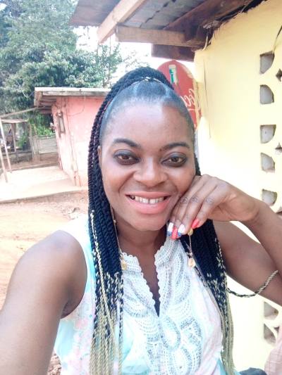 Blanche 32 ans Yaounde I Cameroun