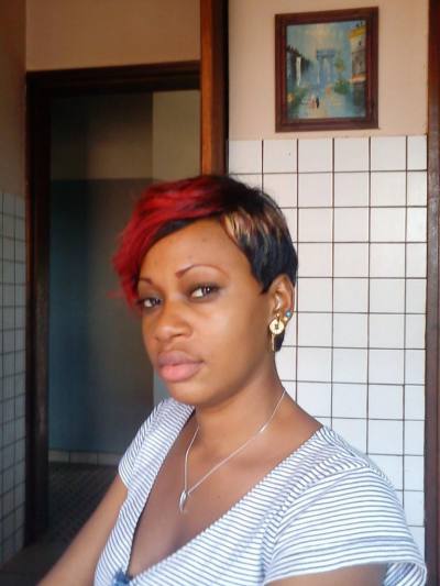 Emiline 35 ans Yaounde Cameroun