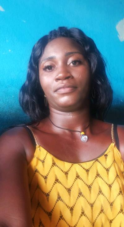 Mboé 26 ans Yaoundé Cameroun