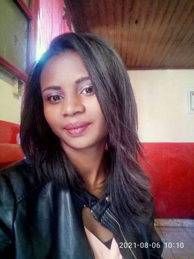 Elisa 27 ans Antananarive Madagascar