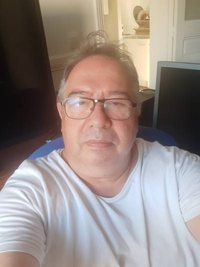 Alain 63 years Issy Les Moulineaux France