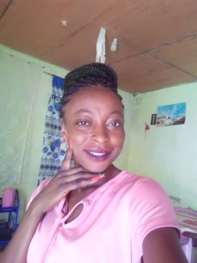 Fany 29 ans Commune Urbaine D'abong Mbang Cameroun