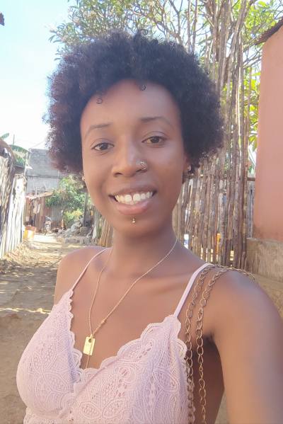 Claudia 22 ans Nosy _be Madagascar