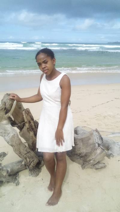 Thalia 23 Jahre Antalaha Madagascar